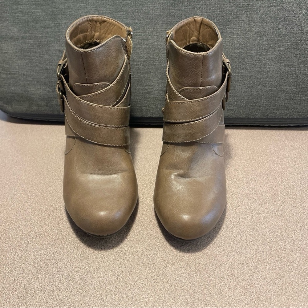 Madden girl Women Boots Size. 6.5 brown